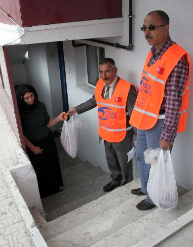 Kimse Yok Mu Derneği, Erzincan'da 500 aileye kurban eti dağıttı