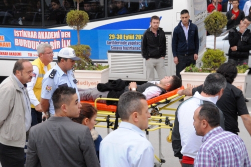 Kız meselesi yüzünden çıkan tartışmada bir öğrenci bıçaklandı