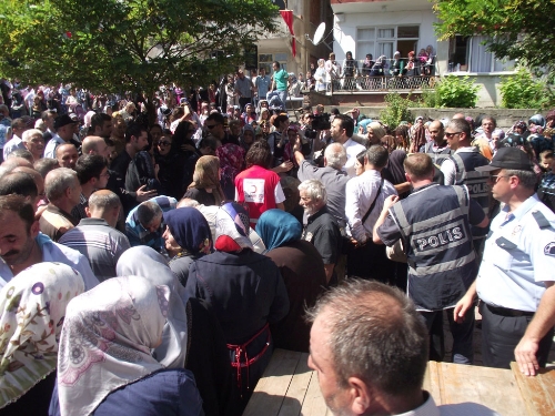 Kızılay'dan şehit ailesine psikolojik destek