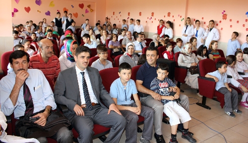 Kızılırmak Koleji'nde sertifika sevinci
