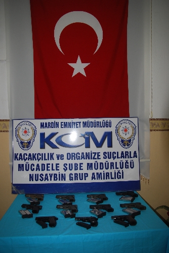 Kızıltepe'de 11 tabanca ele geçirildi