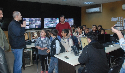 Kızıltepeli çocuklar emniyeti gezdi, polis telsizinden Kürtçe anons yaptı
