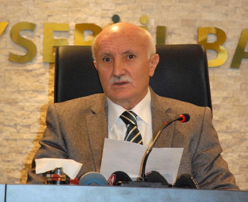 Kızının ismi ve kıyafetlerinin uzunluğu nedeniyle ordudan atılmış