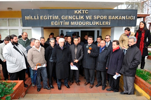 KKTC'ye ilahiyat koleji yapılması protesto edildi