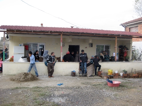 Kocası tarafından öldürülen kadının cesedi, Adli Tıp'a gönderildi