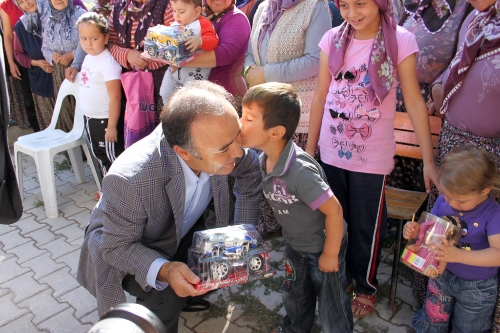 Korkuteli'nde köylüye 174 gebe düve dağıtıldı