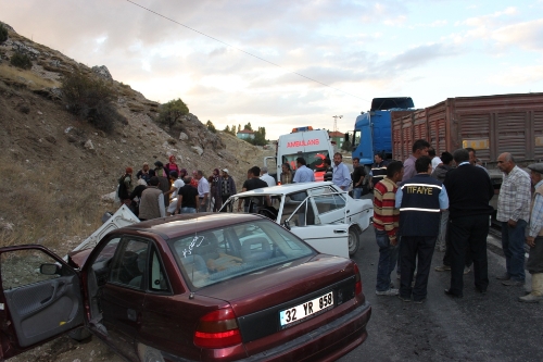 Korkuteli'nde trafik kazası: 5 yaralı