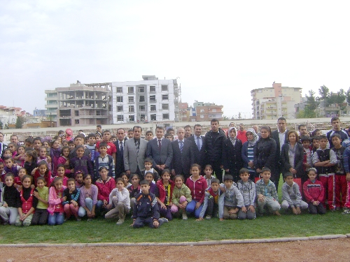 Koşabiliyorken koş projesi kapsamında koşanlara eşofman hediye edildi