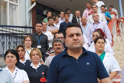 Kozan'da ilaç yazmayan doktor darp edildi