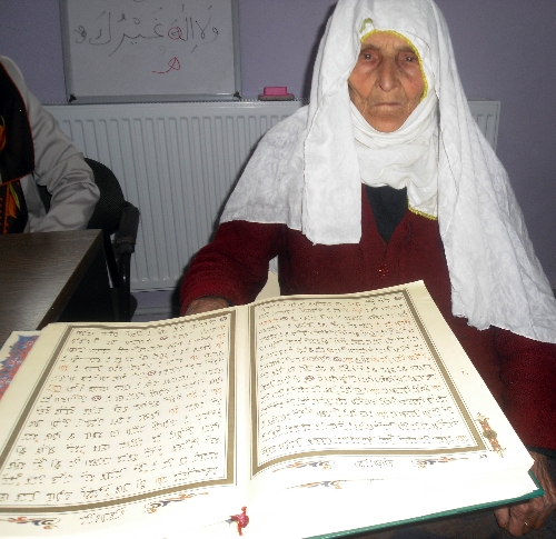 Kur'an okuma hayaline 90 yaşından sonra ulaştı