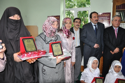 Kur'an'a gönül veren mahalleli camiye sığmadı
