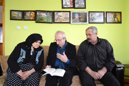 Kürt aydın, şehidin hikayesini yazıp ailesini ziyaret etti (Özel)