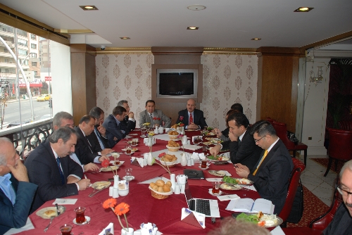 Kurtulmuş, medyanın Ankara temsilcileriyle kahvaltıda bir araya geldi