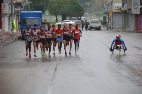 Kurtuluş Maratonu'nda tekerlekli sandalye ile yarıştılar