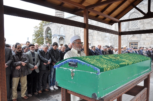 Lala Paşa Camii'nin 30 yıl müezzinlik yapan Çemlek son yolculuğuna uğurlandı