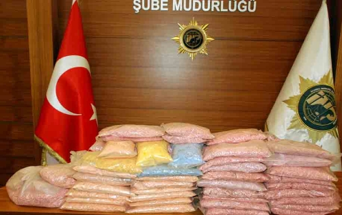 Limandaki TIR'dan yüz binlerce uyuşturucu hap çıktı