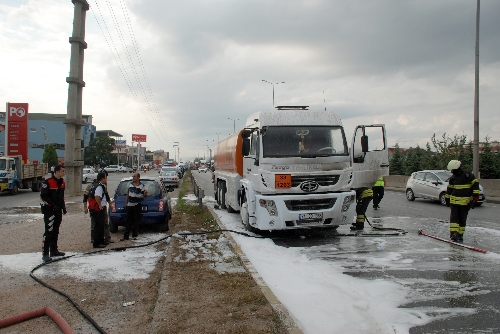 Madeni yağ tankerinde çıkan yangın korkuttu