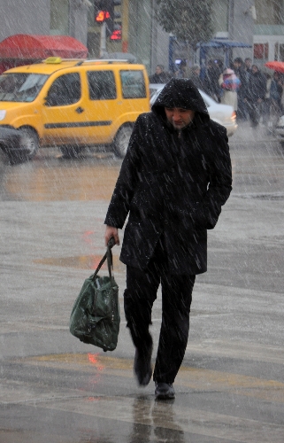 Malatya'da mevsimin ilk karı yağdı