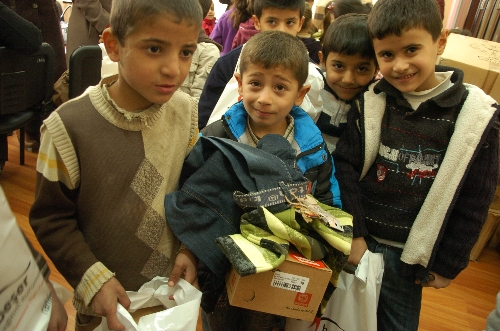 Malatya'dan gelen kardeş aileler, Diyarbakırlı yetimleri sevindirildi