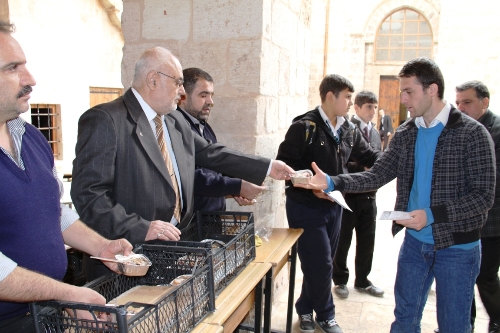 Mardin'de 8 bin kişiye aşure dağıtıldı