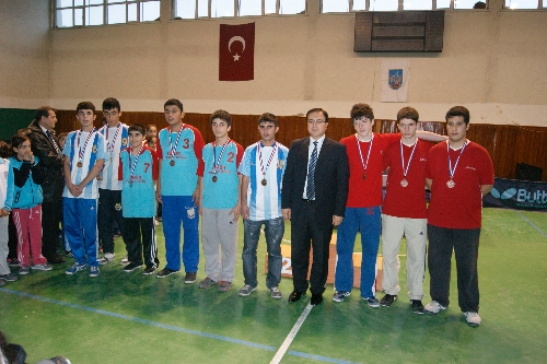 Masa tenisi turnuvasında dereceye girenler ödüllendirildi