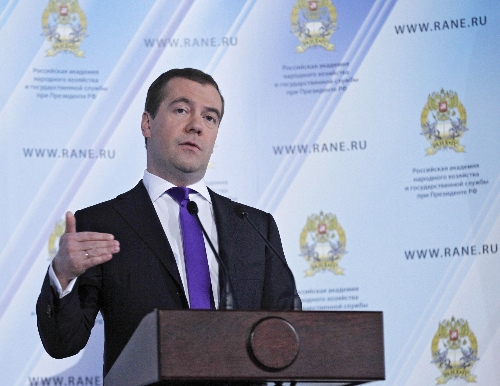Medvedev: Hedefimiz ortalama yüzde 5 büyüme