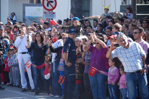 Mehmetçiği zılgıtlarla selamladılar