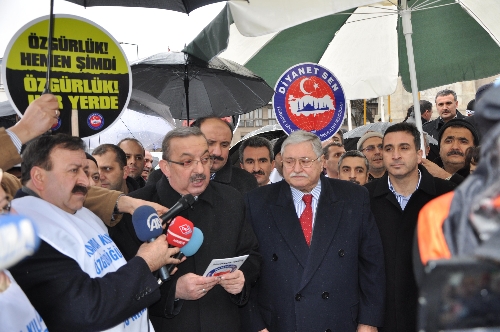 Memur-Sen'den kamuda kılık kıyafet özgürlüğü için eylem