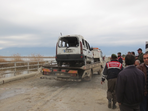 Menderes Nehri'ne otomobille uçan Arslan ailesine 5. günde ulaşıldı
