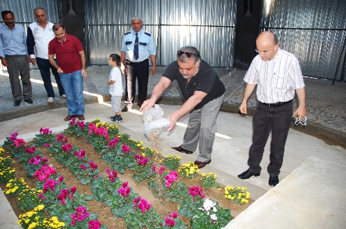 Merhum Özal'ın mezarına Malatya'dan toprak geldi