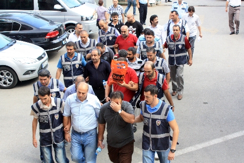 Mersin'de nitelikli dolandırıcılık operasyonu: 13 göz altı