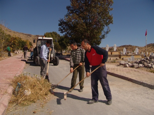 Mezarlıklar bayram ziyaretine hazırlanıyor