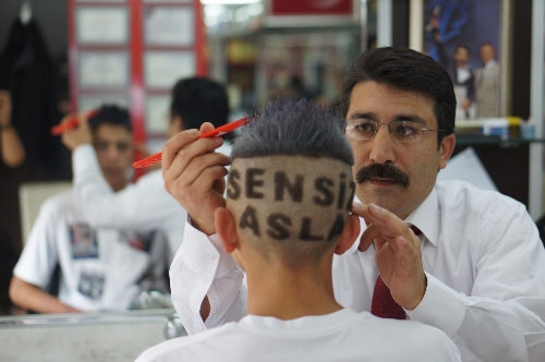 MHP'li gençler 'sensiz asla' sloganını kafalarına kazıttı