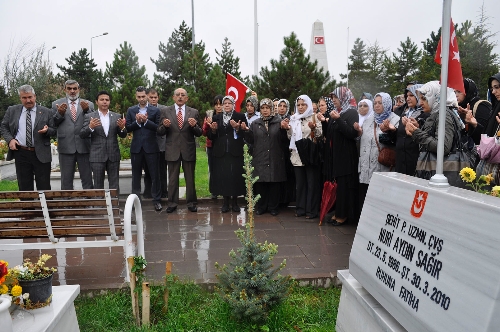 MHP'li kadınlar şehitler için dua etti