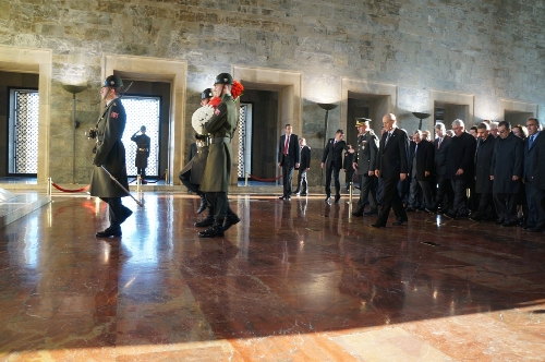 MHP'nin yeni yönetimi Anıtkabir'i ziyaret etti