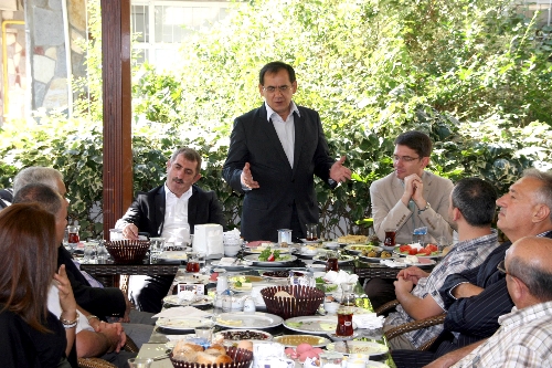 Milletvekili Mustafa Demir: Masa başında değil sahadayız