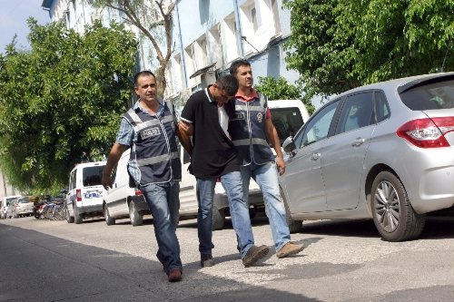 Minibüste genç kızın cüzdanını çalan yankesici yakalandı