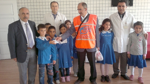 Minikler 1 lira ile Afrika için 4 kurbanlık bağışında bulundu