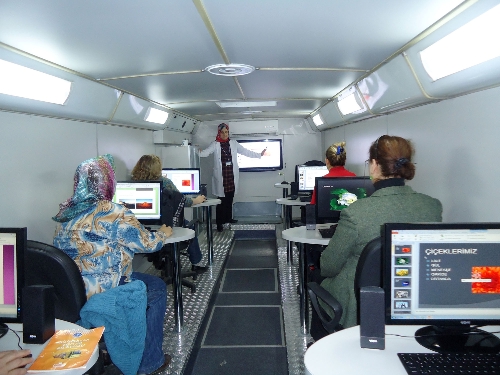 Mobil kurslarla 3 bin kadın bilgisayar öğrendi