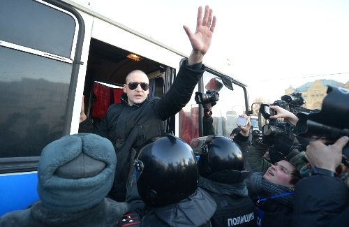Moskova'da izinsiz gösteri; muhalif liderler gözaltına alındı