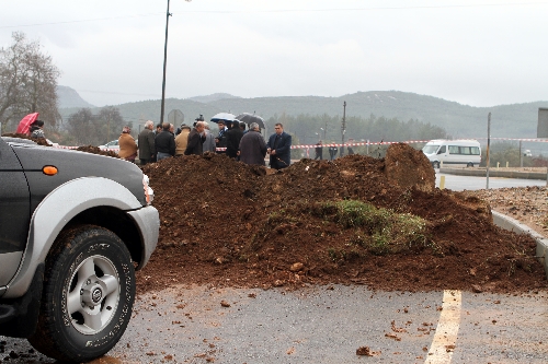 Muğla'da köylülerin yol isyanı
