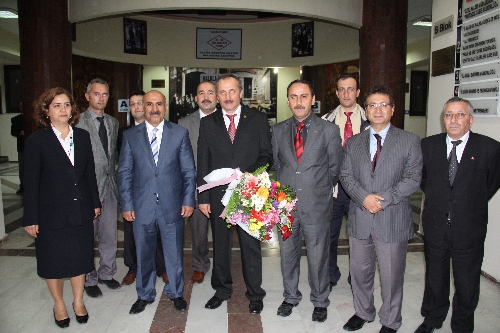Müşavirlik görevine atanan Ahmet Arslan çiçeklerle uğurlandı