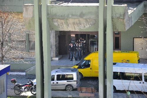 Narkotik operasyonunda gözaltına alınanlar Adli Tıp'a getirildi