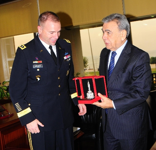 NATO Komutanı Hodges, Başkan Kocaoğlu'nu ziyaret etti