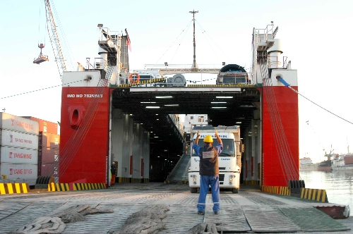 Negmar: Rampası ve gemisi olan her firma yük, yolcu taşıyabilir