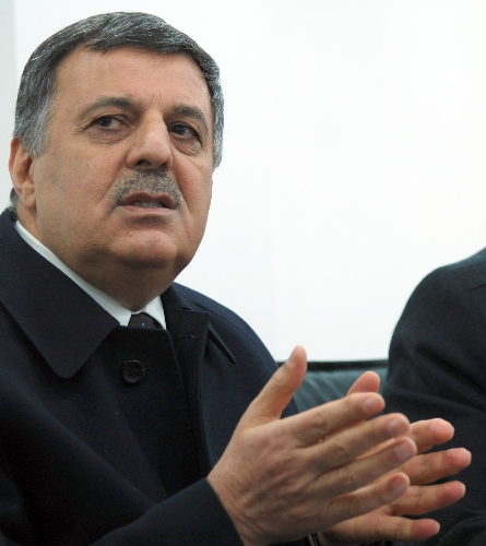 Nevzat Pakdil: İstikrar, yatırımı çekiyor