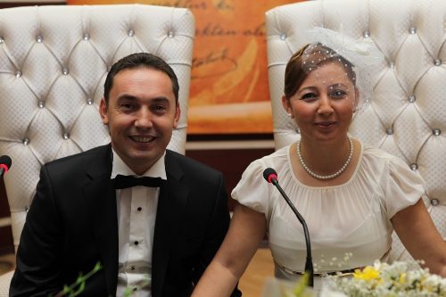 Nikah memuru, bu defa gelin koltuğunda