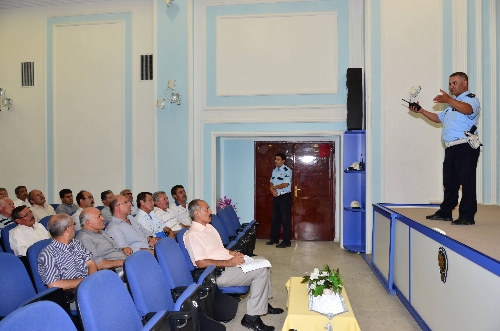 Öğrenci taşıyan şoförlere seminer verildi