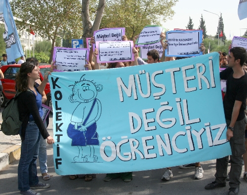 Öğrenciler yemekhane zammını protesto etti