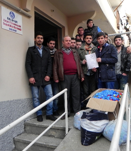Öğrencilerden 18 bin plastik kapak